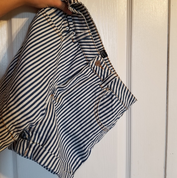 Two high waisted skirts and 1 pair of shorts - Picture 3 of 3